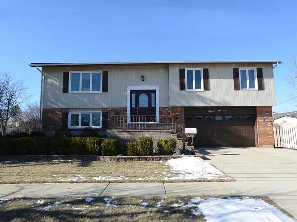 1800 W Willow Ln, Mount Prospect, IL 60056