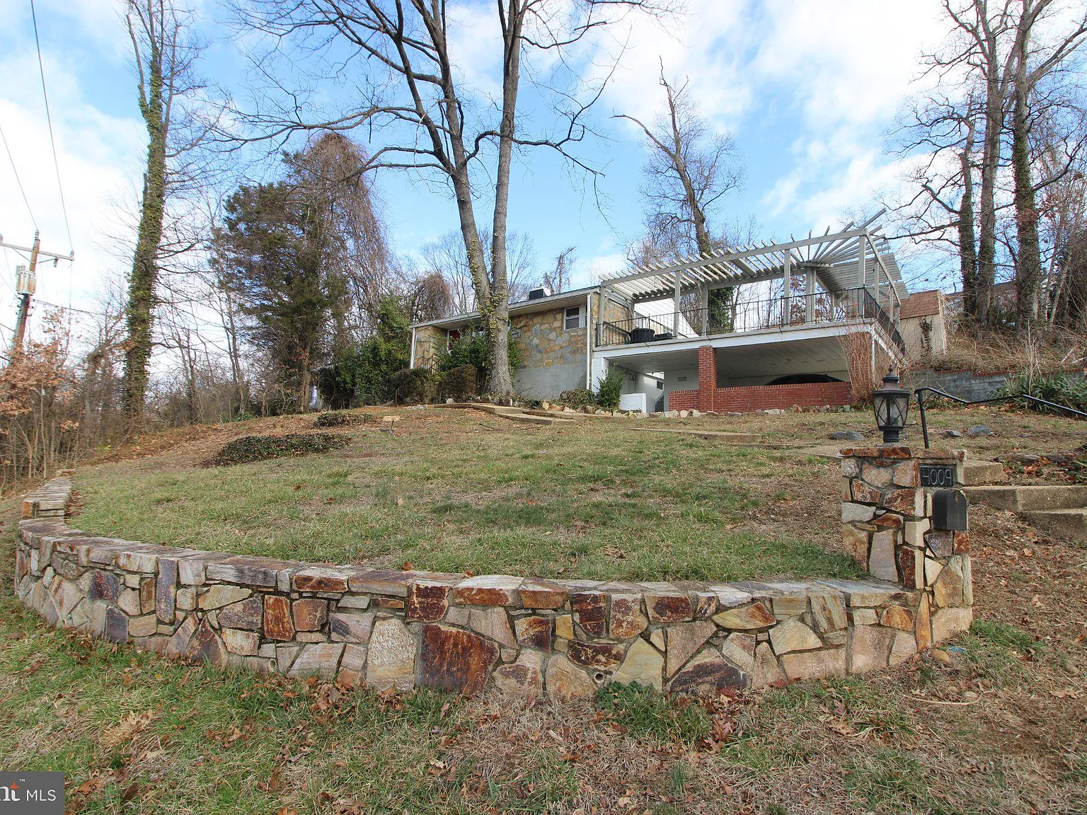 3 bed, 2.0 bath, 1784 sqft, $3,600 — Photo 2