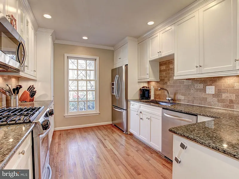Thumbnail 10