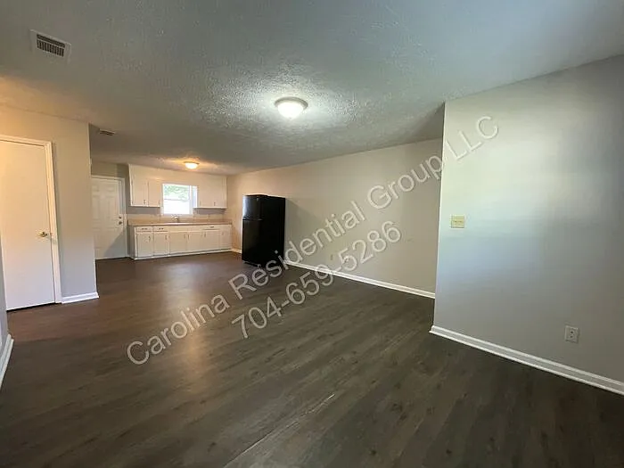 322 E Sumter St #4 — Photo 4