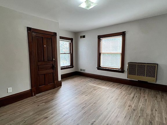 3rd image of 719 Livingston Ave NE #2