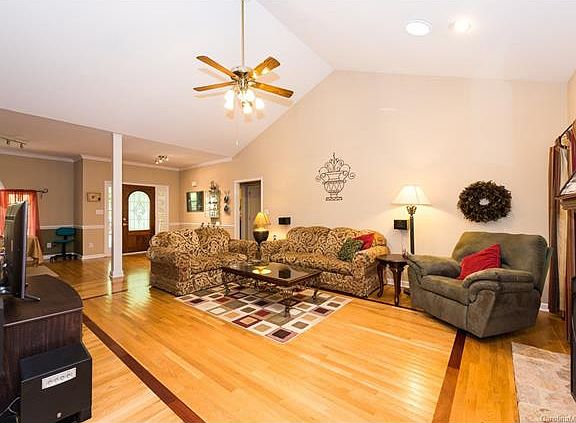5th image of 4522 Rockwood Dr