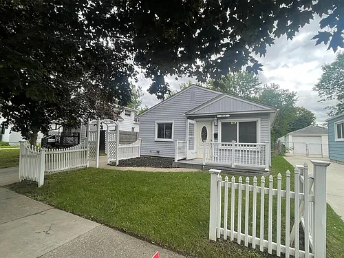 2033 Wrenson St Photo 1
