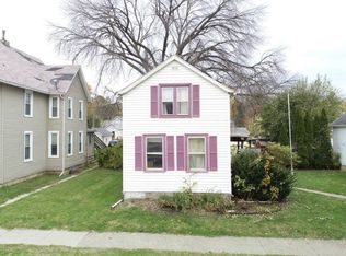 2564 Jackson St, Dubuque, IA 52001