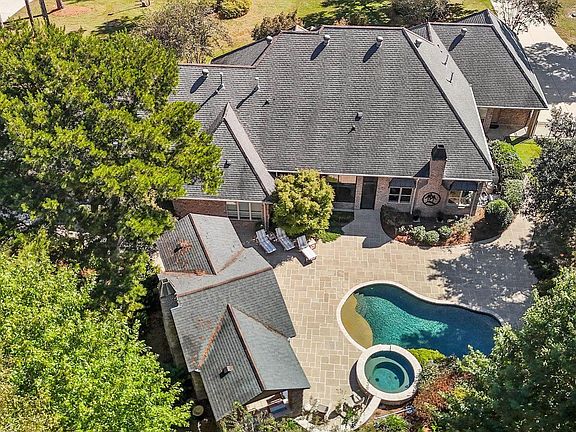 3rd image of 569 Northwoods Dr