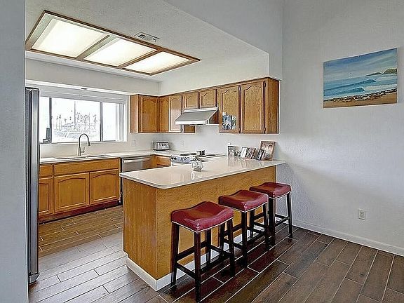 4th image of 328 Dunes Way