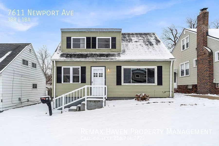 7611 Newport Ave photo 1