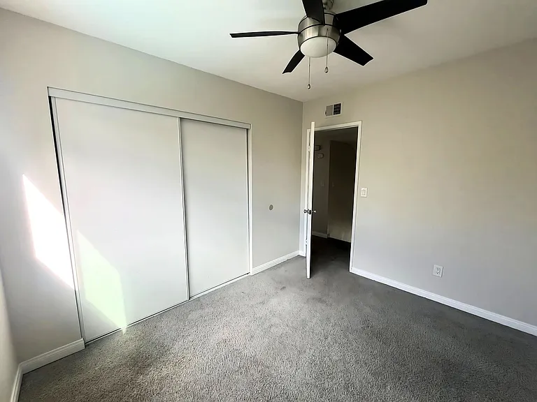 446 Annette Pl — Photo 10
