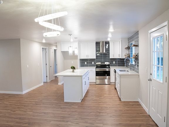 3rd image of 5712 NE 113th St