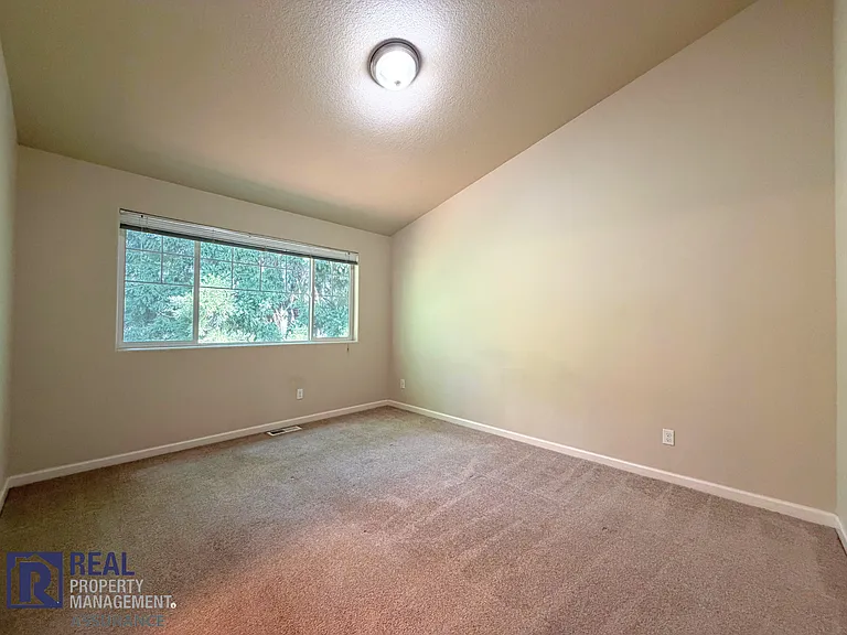 7951 NE Caitlin St — Photo 8