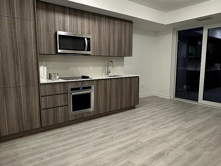 15 Richardson St #828 — Photo 9