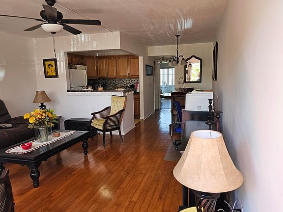 3rd image of 120 Windsor F #120