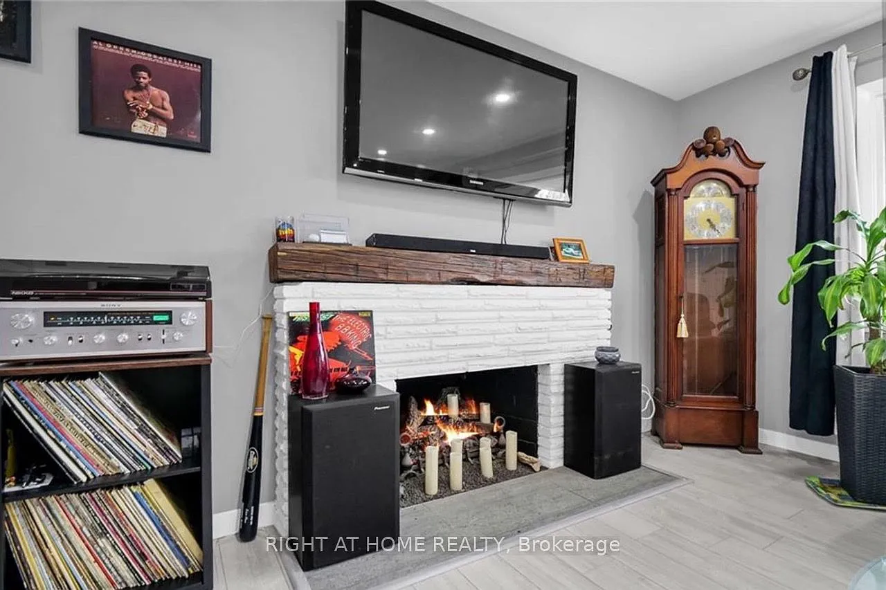 3 bed, $1,995 — Photo 4