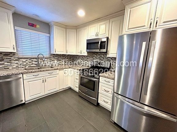 4th image of 395 E Truman Ave S
