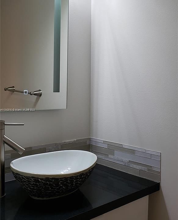 1st image of 800 Parkview Dr APT 205