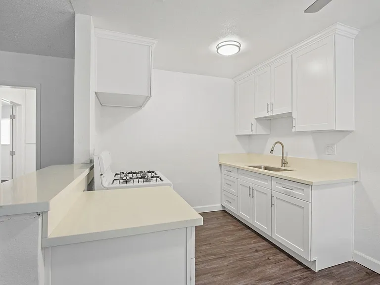 Westminster Apartments — Photo 13