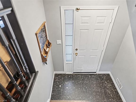 5th image of 692 Grange Cres