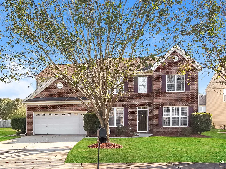 10202 Hawkeye Dr — Photo 1