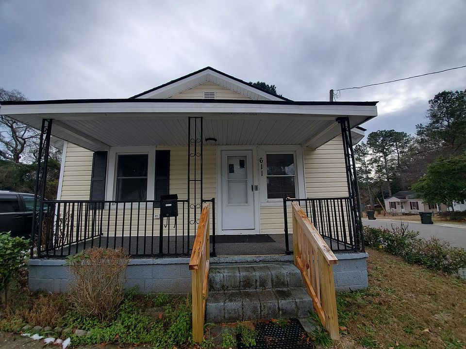 1st image of 611 Lakeland St