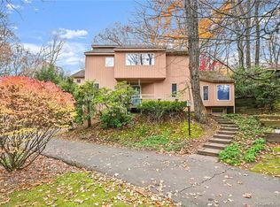 7 Beechwood Rd, Farmington, CT 06032