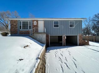 9957 Fair Lane St, Lenexa, KS 66215