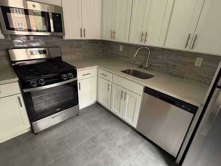 64-19 194th Ln #C — Photo 8