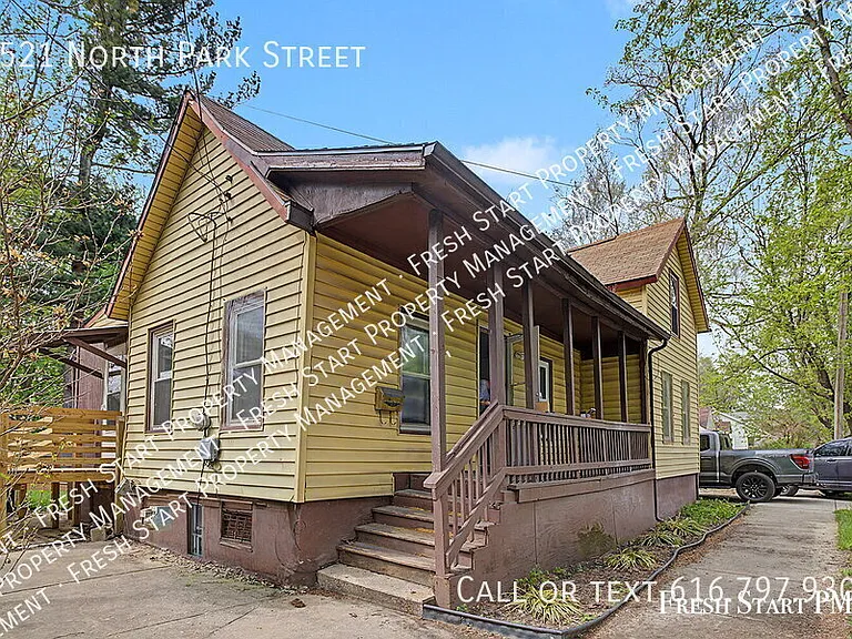 1521 N Park St — Photo 2