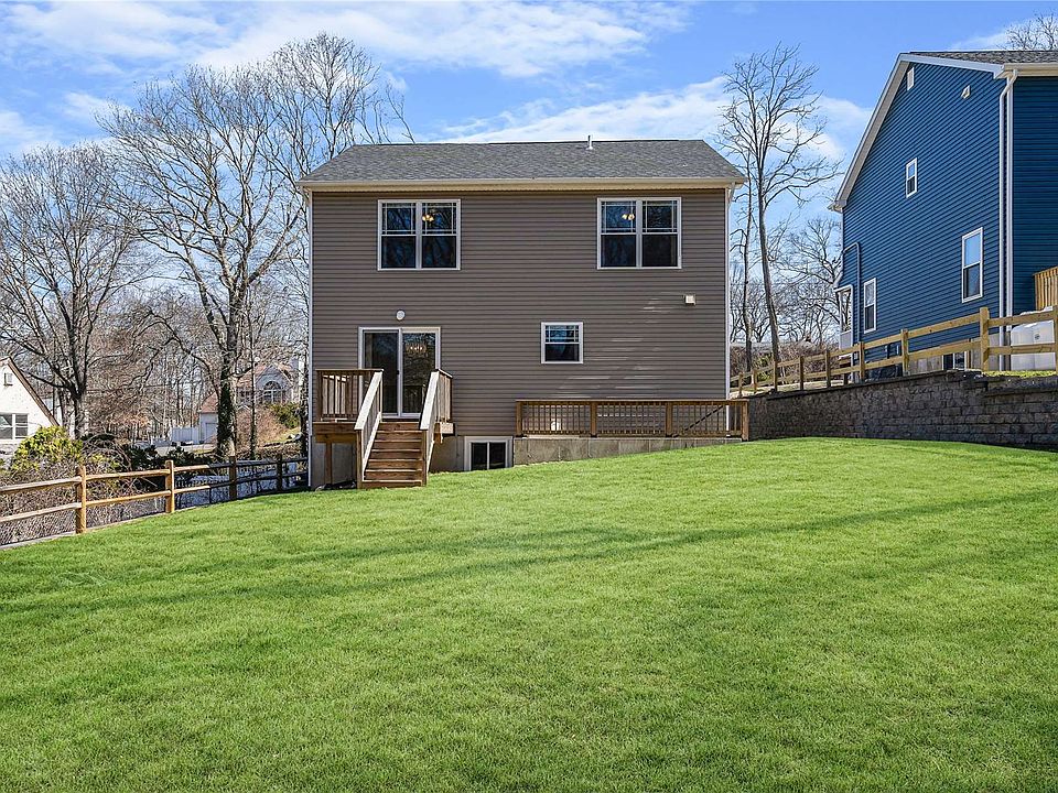 569c Boxwood Dr Shirley NY Zillow