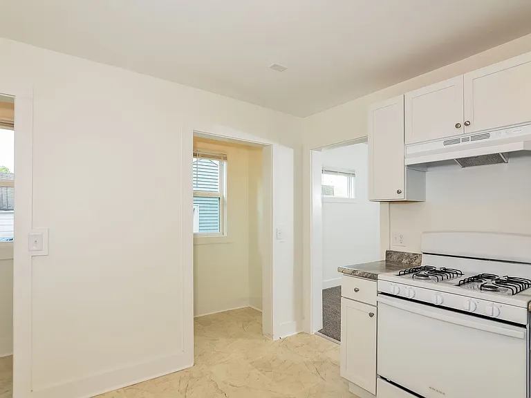 613 17th Ave NE — Photo 8