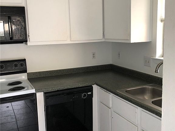 3rd image of 827 San Benito Dr