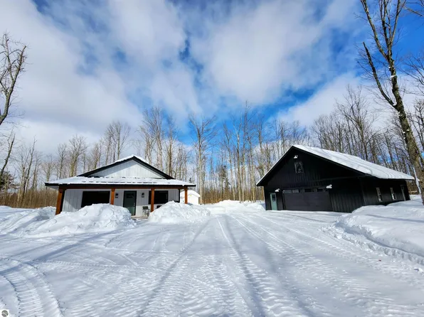 6248 Winterhaven Dr, Elmira, MI 49730