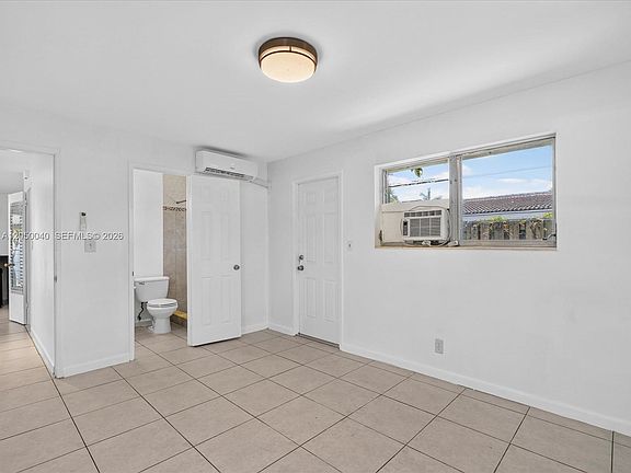 4th image of 2513 NE 33rd Ave #1-2