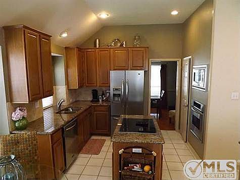 4th image of 2111 Vista Ct