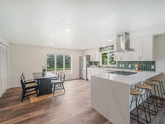 3rd image of 3722 N Casaloma Dr
