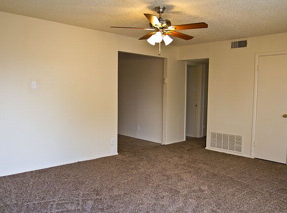 2nd image of 1413 E Everglade Ave