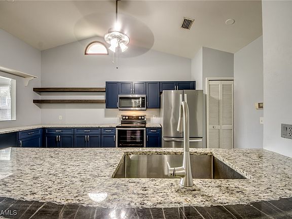 3rd image of 830 NE 11th Ter