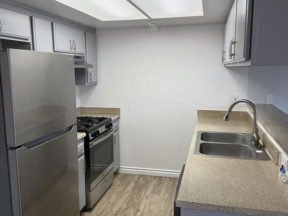 5th image of 13610 Cordary Ave APT 19
