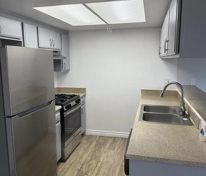 13610 Cordary Ave #19 — Photo 6