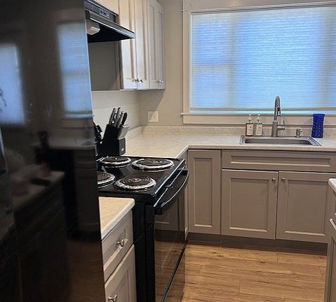 3rd image of 42 Thornton Ave