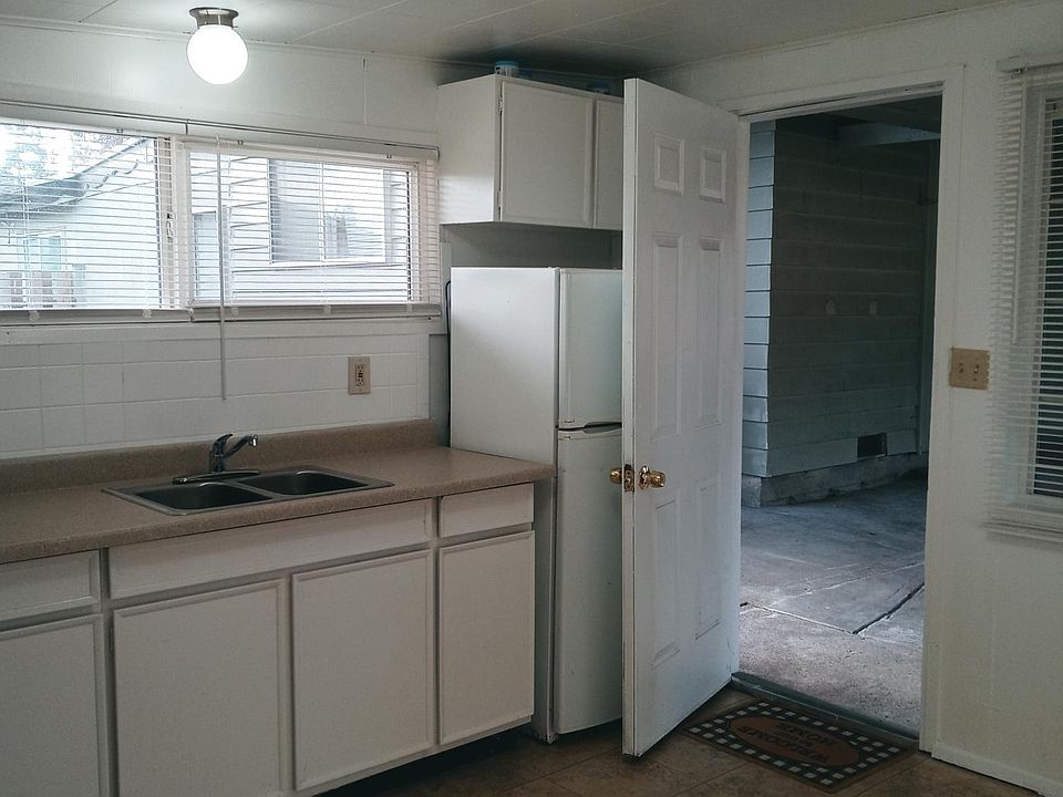 2nd image of 9101 Corbin Dr Unit 3