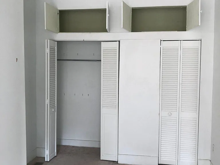 1420 W Clay St — Photo 12
