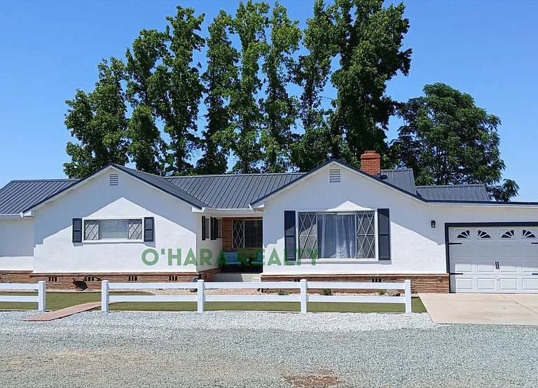 10133 Davis Rd — Photo 1