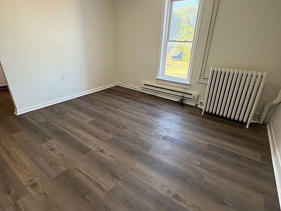 3rd image of 1600 Regina St #3