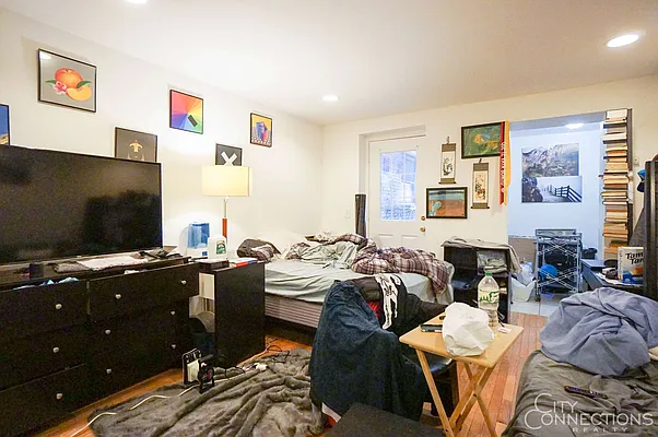 Rented by City Connections Realty | media 40