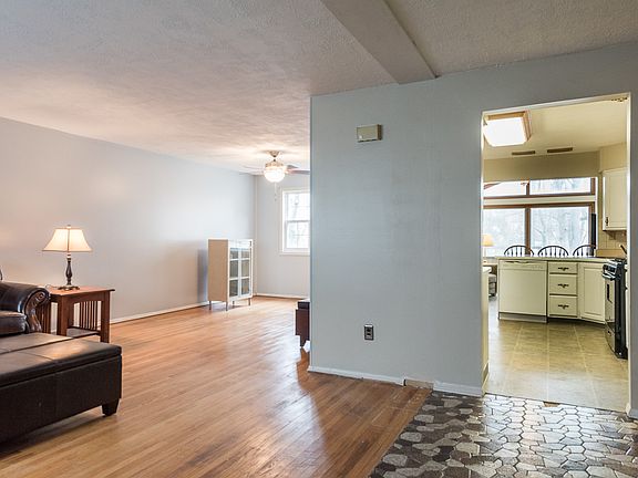 2nd image of 709 Burdett Dr