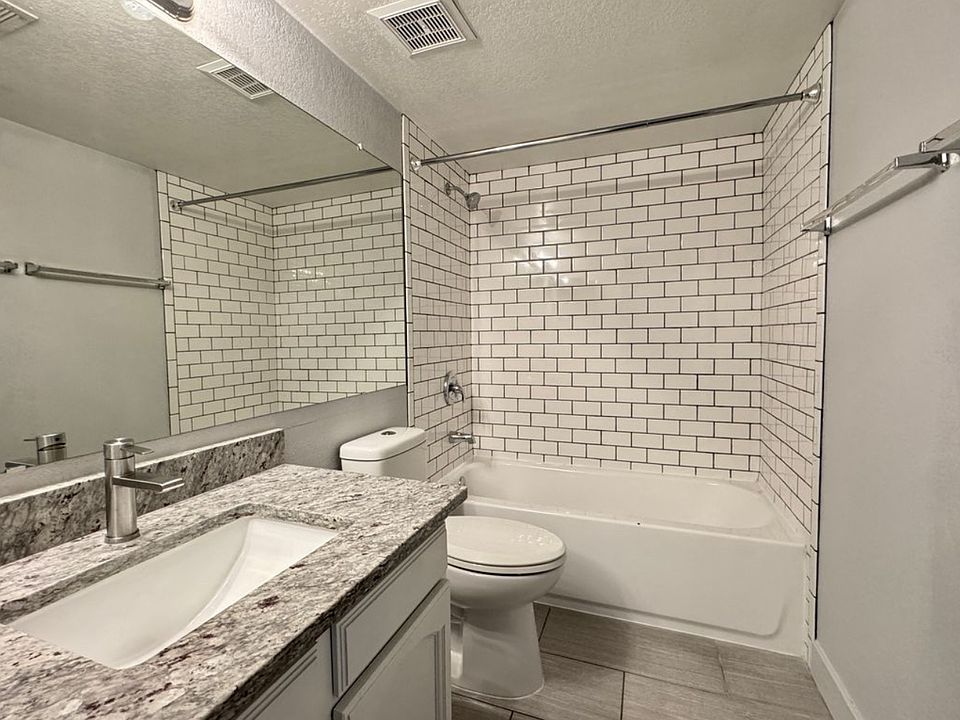 2nd image of 1402 E Guadalupe Rd Unit 258