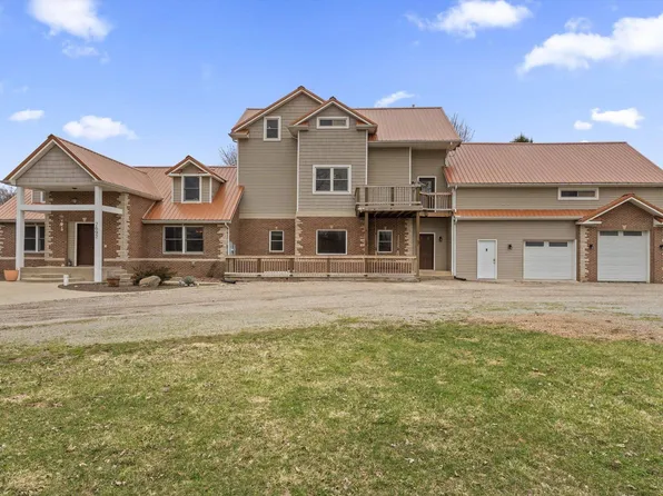 7692 N Emery Rd, Rolling Prairie, IN 46371