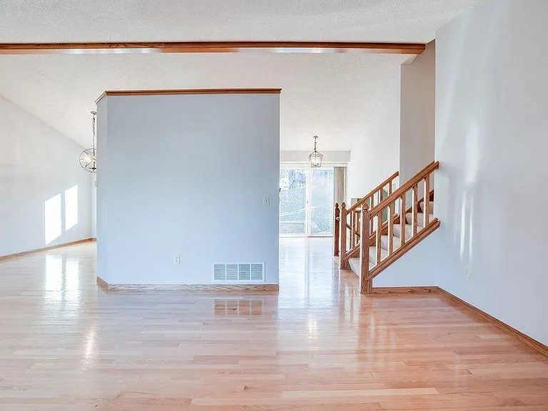 14813 Interlachen Ln — Photo 4