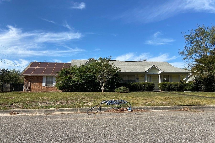 1st image of 585 Peppertree Ln