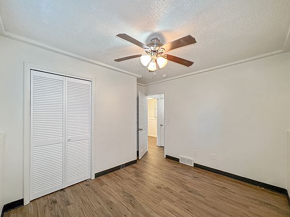 4th image of 102 N Riverside Dr #A